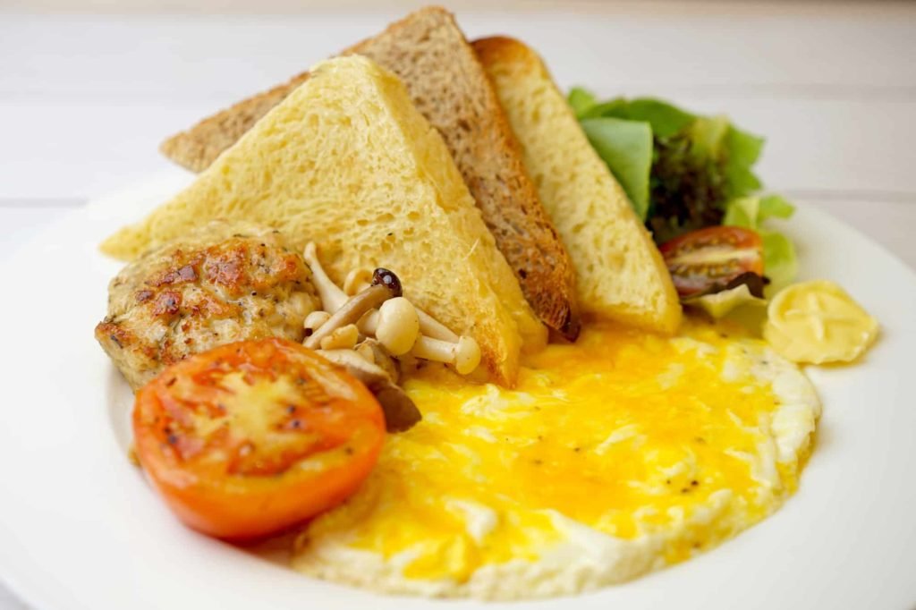 Good BreakfastScrambled eggs, sausages, grilled tomato, sautéed mushrooms, toasts and premium butter. RM20